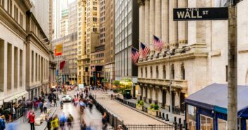 Andrzej Poland: E-Mail von der Wallstreet (Foto: AdobeStock - Daniel Avram 305596677)