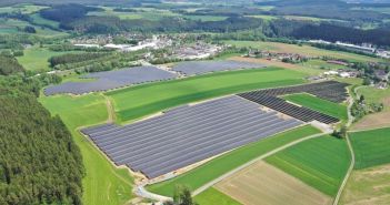 Erfolgreiche Fertigstellung des Solarparks Wunsiedel mit 37 (Foto: GOLDBECK SOLAR GmbH)